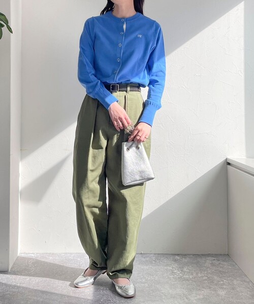 fredy emue（フレディエミュ）の「COTTON100 BASIC カーディガン（カーディガン/ボレロ・レディース・チャコールグレー/オフホワイト/ブルー・38）」の14枚目の写真