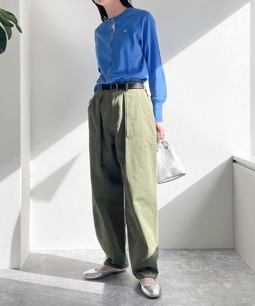 fredy emue（フレディエミュ）の「COTTON100 BASIC カーディガン（カーディガン/ボレロ・レディース・チャコールグレー/オフホワイト/ブルー・38）」の15枚目の写真