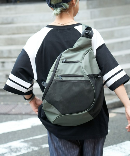 CIAOPANIC TYPY（チャオパニックティピー）の「【UNISEX】メッセンジャーバッグ / キーホルダー付き（ショルダーバッグ・メンズ・ブラック/カーキ/オレンジ・ONE SIZE）」の3枚目の写真