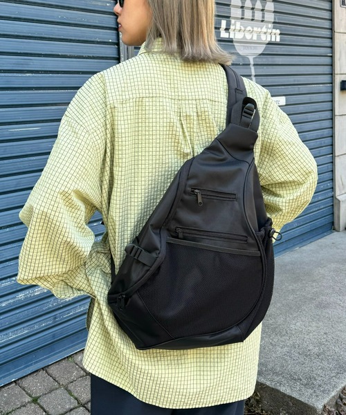 CIAOPANIC TYPY（チャオパニックティピー）の「【UNISEX】メッセンジャーバッグ / キーホルダー付き（ショルダーバッグ・メンズ・ブラック/カーキ/オレンジ・ONE SIZE）」の6枚目の写真