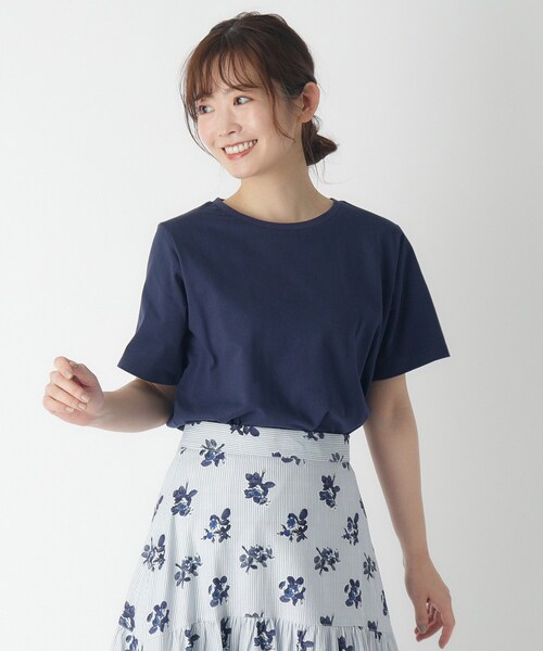 LAURA ASHLEY(ローラアシュレイ)の「【綿100%/ストレッチ】ベーシックTシャツ(Tシャツ/カットソー・レディース・ホワイト/ネイビー/ナチュラル・40/38)」の1枚目の写真