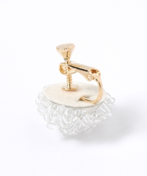 studio CLIP(スタディオクリップ)の「ビーズラウンドイヤリング(イヤリング・レディース・ホワイト/その他1・FREE)」の4枚目の写真