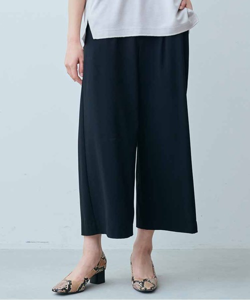 IEDIT（イディット）の「ＩＥＤＩＴ　ＵＶカット・接触冷感・撥水加工がうれしい　エアノビ涼やかきれい見えワイドパンツ（スラックス・レディース・ライトベージュ/カーキ/ブラック・XX-LARGE/X-LARGE/LARGE/MEDIUM/XXX-LARGE/SMALL）」の2枚目の写真