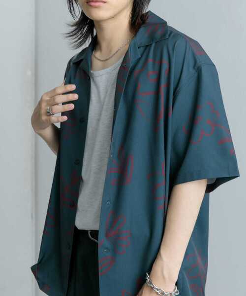 SENSE OF PLACE by URBAN RESEARCH（センスオブプレイスバイアーバンリサーチ）の「ブラックモチーフフラワーショートスリーブシャツ（シャツ/ブラウス・メンズ・パープル/ブラック/チャコールグレー・LARGE/MEDIUM）」の2枚目の写真