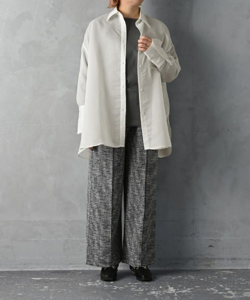 STYLE DELI(スタイルデリ)の「【BLK001】ラメ&ストライプシアーシャツ(シャツ/ブラウス・レディース・グレー/オフホワイト/ベージュ/ネイビー・FREE)」の2枚目の写真