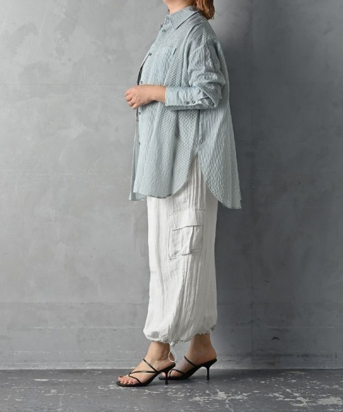 STYLE DELI(スタイルデリ)の「【BLK001】ラメ&ストライプシアーシャツ(シャツ/ブラウス・レディース・グレー/オフホワイト/ベージュ/ネイビー・FREE)」の19枚目の写真