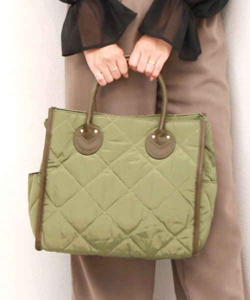 cache cache(カシュ カシュ)の「カシュカシュ cachecache / キルティングスクエアトートバッグM(トートバッグ・レディース・ブラック/ブラウン/カーキ/ベージュ/ネイビー・FREE)」の2枚目の写真