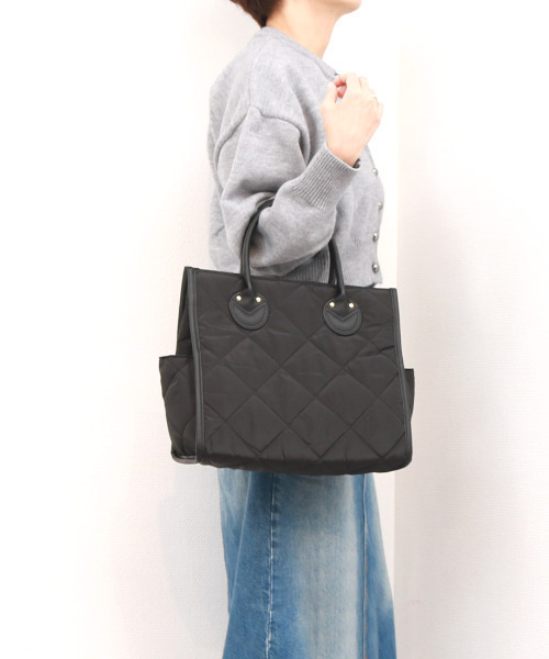 cache cache(カシュ カシュ)の「カシュカシュ cachecache / キルティングスクエアトートバッグM(トートバッグ・レディース・ブラック/ブラウン/カーキ/ベージュ/ネイビー・FREE)」の3枚目の写真