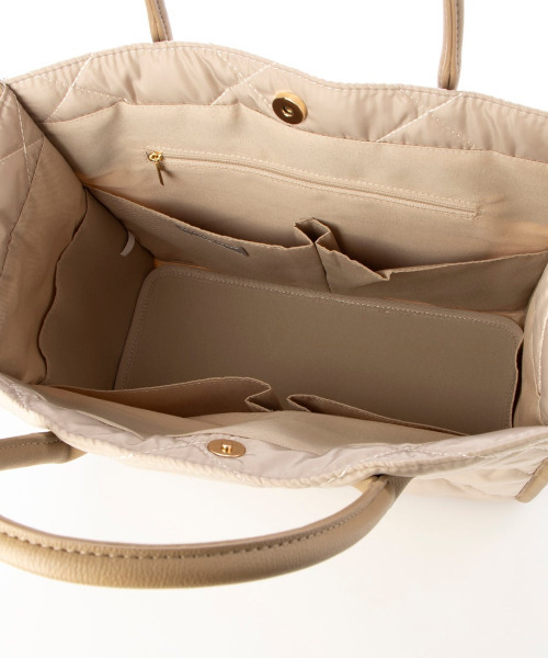 cache cache(カシュ カシュ)の「カシュカシュ cachecache / キルティングスクエアトートバッグM(トートバッグ・レディース・ブラック/ブラウン/カーキ/ベージュ/ネイビー・FREE)」の17枚目の写真