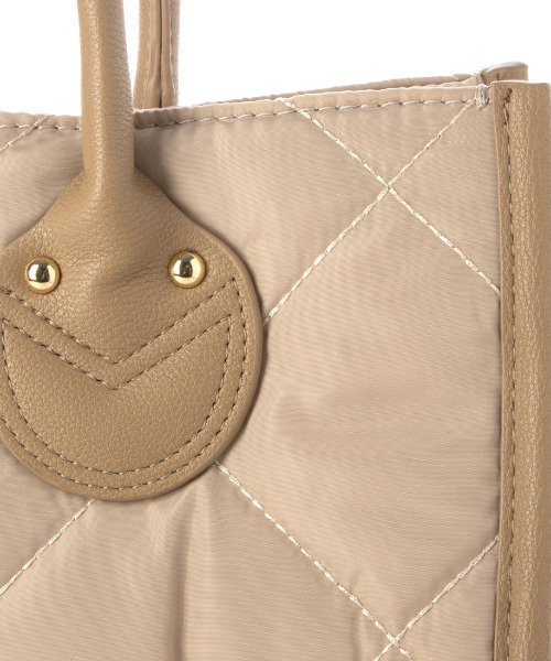 cache cache(カシュ カシュ)の「カシュカシュ cachecache / キルティングスクエアトートバッグM(トートバッグ・レディース・ブラック/ブラウン/カーキ/ベージュ/ネイビー・FREE)」の18枚目の写真