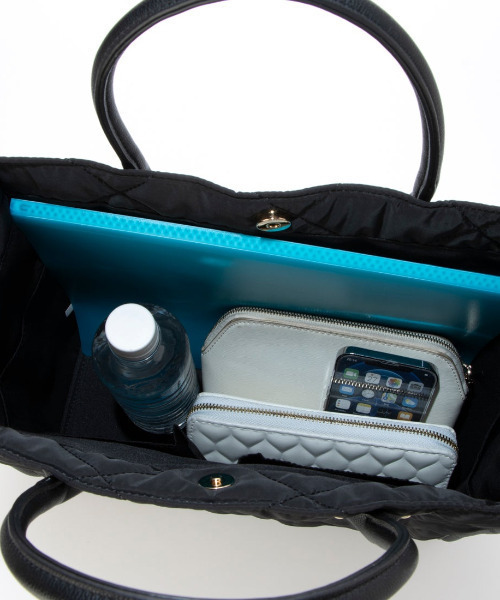 cache cache(カシュ カシュ)の「カシュカシュ cachecache / キルティングスクエアトートバッグM(トートバッグ・レディース・ブラック/ブラウン/カーキ/ベージュ/ネイビー・FREE)」の10枚目の写真