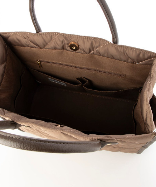 cache cache(カシュ カシュ)の「カシュカシュ cachecache / キルティングスクエアトートバッグM(トートバッグ・レディース・ブラック/ブラウン/カーキ/ベージュ/ネイビー・FREE)」の13枚目の写真