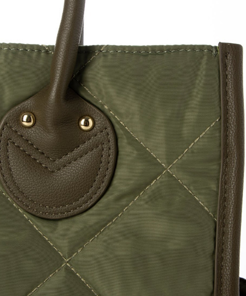 cache cache(カシュ カシュ)の「カシュカシュ cachecache / キルティングスクエアトートバッグM(トートバッグ・レディース・ブラック/ブラウン/カーキ/ベージュ/ネイビー・FREE)」の22枚目の写真