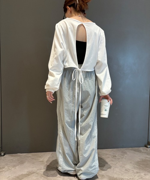 ISOOK(アイスー)の「【ZOZOTOWN限定】サイドレースパラシュートパンツ / サイドラインパンツ ナイロンパンツ カーゴパンツ レースパンツ(カーゴパンツ・レディース・ブラック/ライトグレー・FREE)」の19枚目の写真