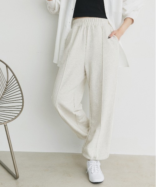 ad thie（アドティエ）の「ピンタック 裏毛ジョガーパンツ（スウェットパンツ・レディース・ブラック/ブラウン/チャコール/オートミール/アイボリー/杢グレー・FREE）」の6枚目の写真