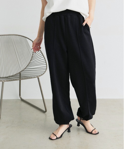 ad thie（アドティエ）の「ピンタック 裏毛ジョガーパンツ（スウェットパンツ・レディース・ブラック/ブラウン/チャコール/オートミール/アイボリー/杢グレー・FREE）」の2枚目の写真