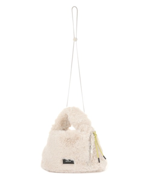 BAYFLOW（ベイフロー）の「[500mlのペットボトルも入る]チャーム付きファーショルダーバッグ（ショルダーバッグ・レディース・オフホワイト/グレー/グリーン・FREE）」の12枚目の写真