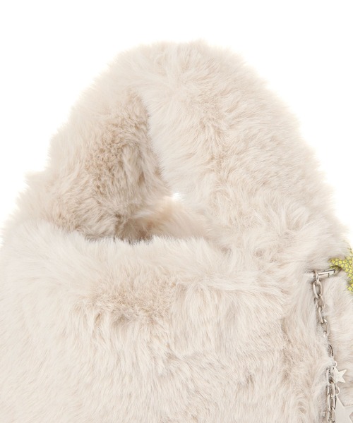 BAYFLOW（ベイフロー）の「[500mlのペットボトルも入る]チャーム付きファーショルダーバッグ（ショルダーバッグ・レディース・オフホワイト/グレー/グリーン・FREE）」の17枚目の写真