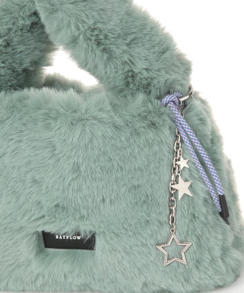 BAYFLOW（ベイフロー）の「[500mlのペットボトルも入る]チャーム付きファーショルダーバッグ（ショルダーバッグ・レディース・オフホワイト/グレー/グリーン・FREE）」の22枚目の写真