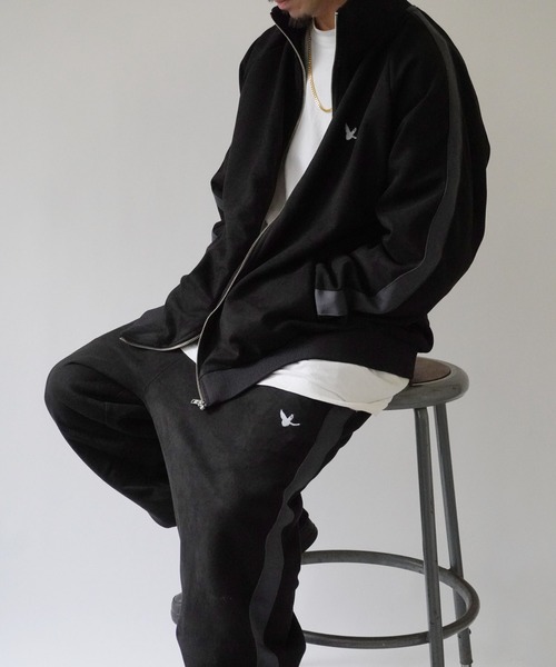 (What it isNt)ART BY MARKGONZALES(ワットイットイズント)の「【 (What it isNt)ART BY MARKGONZALES / (ワットイットイズント) アートバイ マークゴンザレス 】 カットスウェード トラック パンツ(その他パンツ・メンズ・ベージュ/ブラック・L/XL/M)」の3枚目の写真
