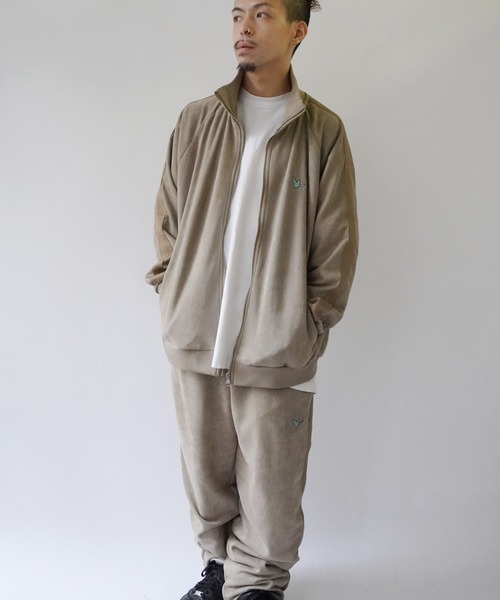 (What it isNt)ART BY MARKGONZALES(ワットイットイズント)の「【 (What it isNt)ART BY MARKGONZALES / (ワットイットイズント) アートバイ マークゴンザレス 】 カットスウェード トラック パンツ(その他パンツ・メンズ・ベージュ/ブラック・L/XL/M)」の6枚目の写真