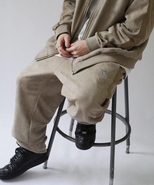 (What it isNt)ART BY MARKGONZALES(ワットイットイズント)の「【 (What it isNt)ART BY MARKGONZALES / (ワットイットイズント) アートバイ マークゴンザレス 】 カットスウェード トラック パンツ(その他パンツ・メンズ・ベージュ/ブラック・L/XL/M)」の7枚目の写真