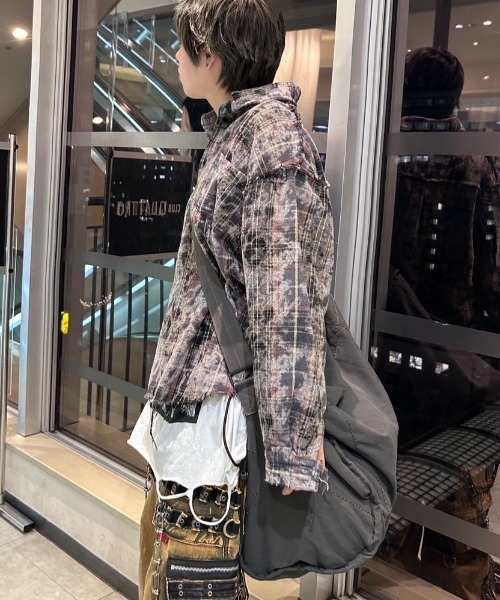 XU（エックスユー）の「ストリートファッション XU エックスユー durty check shirts ダーティーチェックシャツ オンブレチェックシャツ 長袖シャツ 韓国ファッション 韓国ストリート グランジ（シャツ/ブラウス・メンズ・グレー・ONE SIZE）」の9枚目の写真