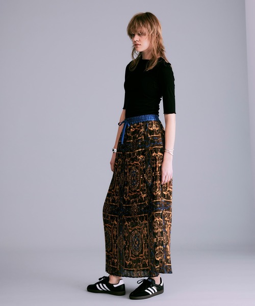 NOISE MAKER(ノイズメーカー)の「スカーフ柄プリーツロングスカート【MADE IN JAPAN】(スカート・レディース・ブラック/ブラウン/イエロー・36/38)」の9枚目の写真