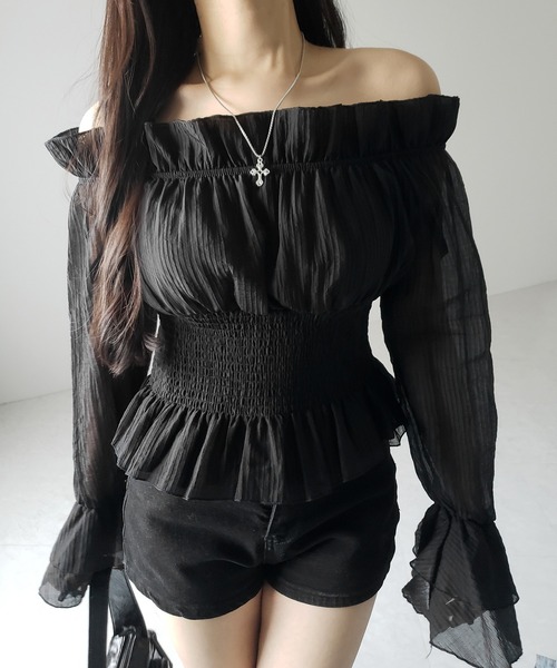 me+em select(ミームセレクト)の「※※【 2color / 2WAY 】ウエストシャーリングシアーフリルオフショルブラウス / waist shirring sheer frill off shoulder blouse(シャツ/ブラウス・レディース・ブラック/アイボリー・FREE)」の16枚目の写真