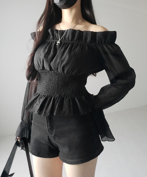 me+em select(ミームセレクト)の「※※【 2color / 2WAY 】ウエストシャーリングシアーフリルオフショルブラウス / waist shirring sheer frill off shoulder blouse(シャツ/ブラウス・レディース・ブラック/アイボリー・FREE)」の19枚目の写真