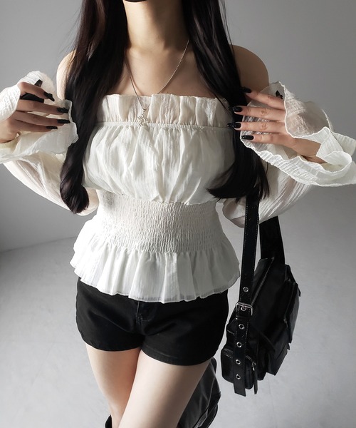 me+em select(ミームセレクト)の「※※【 2color / 2WAY 】ウエストシャーリングシアーフリルオフショルブラウス / waist shirring sheer frill off shoulder blouse(シャツ/ブラウス・レディース・ブラック/アイボリー・FREE)」の9枚目の写真