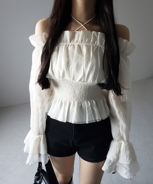 me+em select(ミームセレクト)の「※※【 2color / 2WAY 】ウエストシャーリングシアーフリルオフショルブラウス / waist shirring sheer frill off shoulder blouse(シャツ/ブラウス・レディース・ブラック/アイボリー・FREE)」の13枚目の写真
