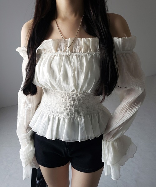 me+em select(ミームセレクト)の「※※【 2color / 2WAY 】ウエストシャーリングシアーフリルオフショルブラウス / waist shirring sheer frill off shoulder blouse(シャツ/ブラウス・レディース・ブラック/アイボリー・FREE)」の4枚目の写真