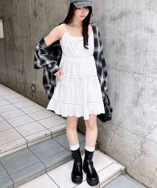 INGNI（イング）の「【WEB限定】レースティアードミニキャミワンピース（ワンピース・レディース・オフホワイト/ブラック/サックスブルー・M）」の10枚目の写真