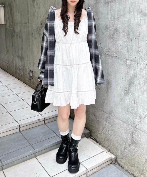 INGNI（イング）の「【WEB限定】レースティアードミニキャミワンピース（ワンピース・レディース・オフホワイト/ブラック/サックスブルー・M）」の12枚目の写真