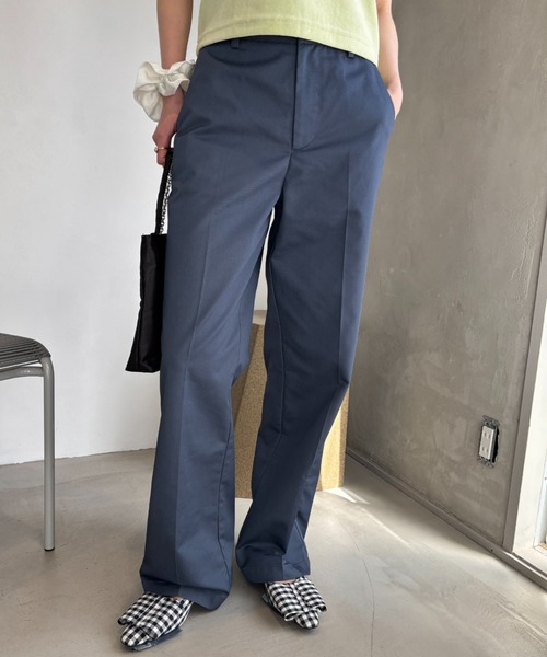 FUULLY STUDIO（フーリィーステューディオ）の「TCツイルストレートパンツ（チノパンツ・レディース・グレー/ブラック・SMALL/MEDIUM/LARGE）」の2枚目の写真