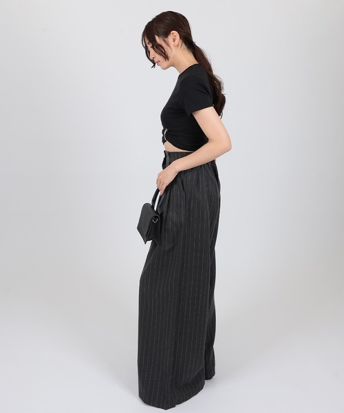 SUWDEE(スーディー)の「crew neck cropped design t-shirt(Tシャツ/カットソー・レディース・グレー/ブラック・FREE)」の6枚目の写真