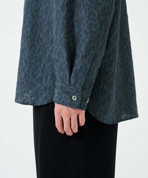 STUDIOUS(ステュディオス)の「FLOWER JACQUARD SHIRTS(シャツ/ブラウス・メンズ・ライトブルーグレー/ブラック・2/1)」の11枚目の写真