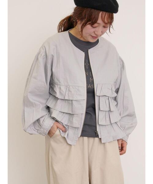 Samansa Mos2(サマンサ モスモス)の「フリルジップブルゾン(ブルゾン・レディース・カーキ/オフホワイト/グレー/チャコールグレー・F)」の1枚目の写真
