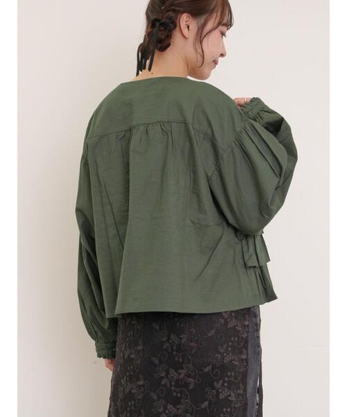 Samansa Mos2(サマンサ モスモス)の「フリルジップブルゾン(ブルゾン・レディース・カーキ/オフホワイト/グレー/チャコールグレー・F)」の6枚目の写真