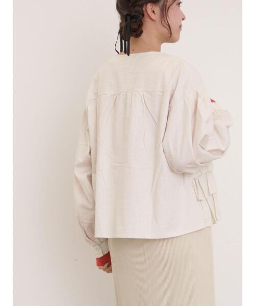 Samansa Mos2(サマンサ モスモス)の「フリルジップブルゾン(ブルゾン・レディース・カーキ/オフホワイト/グレー/チャコールグレー・F)」の13枚目の写真