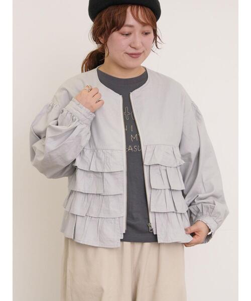 Samansa Mos2(サマンサ モスモス)の「フリルジップブルゾン(ブルゾン・レディース・カーキ/オフホワイト/グレー/チャコールグレー・F)」の17枚目の写真