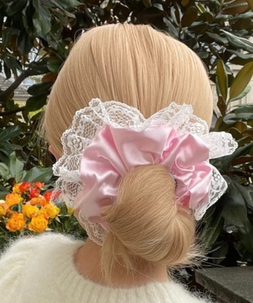 サテン生地⭐︎パールフリンジ⭐︎シュシュ シュシュ パール付き レディース お洒落 可愛い ヘアアクセ