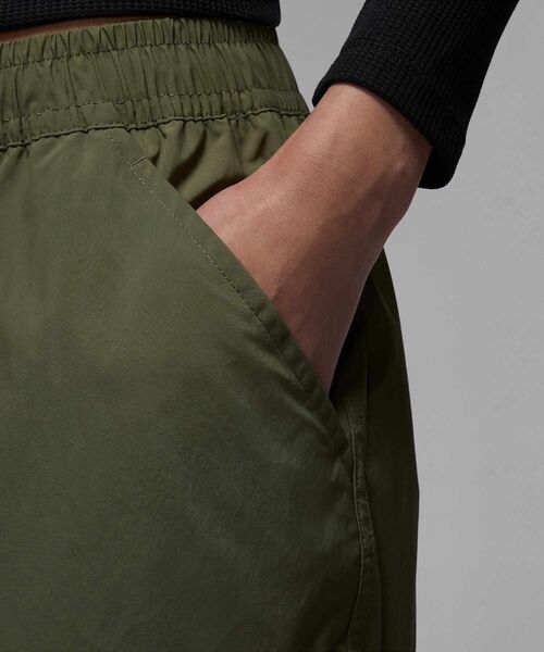 JORDAN BRAND(ジョーダンブランド)の「ジョーダン フライト シカゴ ウィメンズ パラシュート パンツ / Jordan Flight Chicago Women's Parachute Pants HM6145-222 Medium Olive(その他パンツ・レディース・オリーブ・S/M/L/XL/XS)」の8枚目の写真
