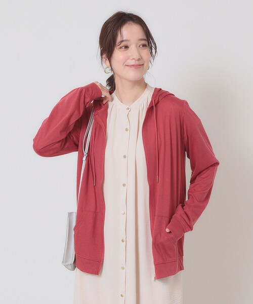 ITS'DEMO（イッツデモ）の「【定番人気／手洗い可／M・L展開】UVカットパーカ（パーカー・レディース・ネイビー/ライトグレー/レッド系1/ブラック/オフホワイト/ブルー・38/40）」の6枚目の写真