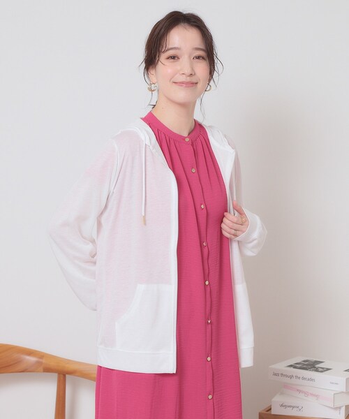 ITS'DEMO（イッツデモ）の「【定番人気／手洗い可／M・L展開】UVカットパーカ（パーカー・レディース・ネイビー/ライトグレー/レッド系1/ブラック/オフホワイト/ブルー・38/40）」の2枚目の写真