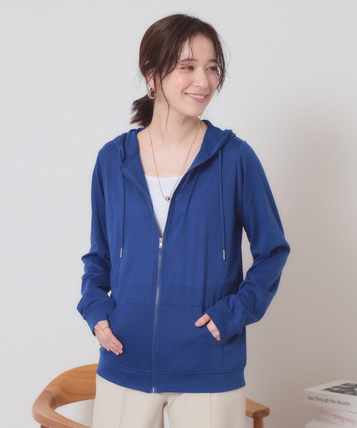 ITS'DEMO（イッツデモ）の「【定番人気／手洗い可／M・L展開】UVカットパーカ（パーカー・レディース・ネイビー/ライトグレー/レッド系1/ブラック/オフホワイト/ブルー・38/40）」の5枚目の写真