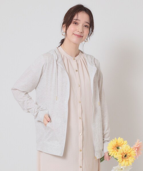 ITS'DEMO（イッツデモ）の「【定番人気／手洗い可／M・L展開】UVカットパーカ（パーカー・レディース・ネイビー/ライトグレー/レッド系1/ブラック/オフホワイト/ブルー・38/40）」の3枚目の写真