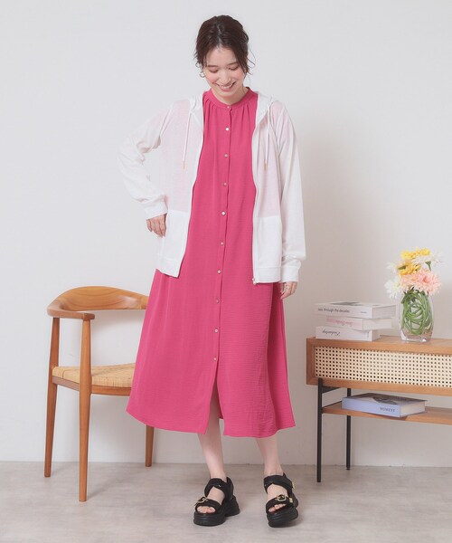 ITS'DEMO（イッツデモ）の「【定番人気／手洗い可／M・L展開】UVカットパーカ（パーカー・レディース・ネイビー/ライトグレー/レッド系1/ブラック/オフホワイト/ブルー・38/40）」の12枚目の写真