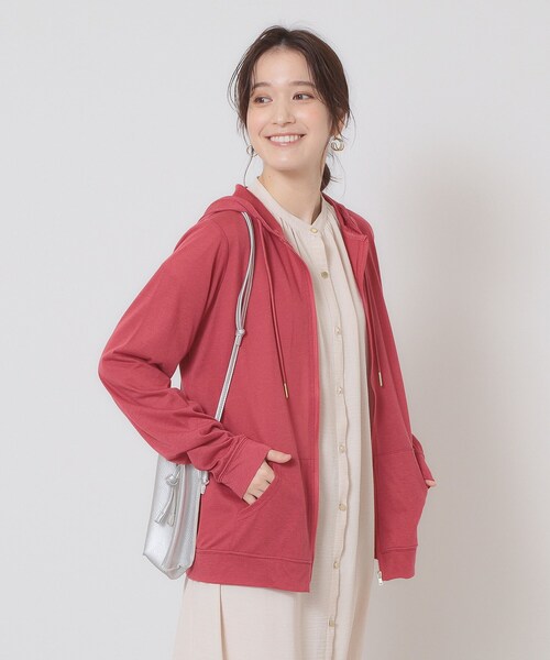 ITS'DEMO（イッツデモ）の「【定番人気／手洗い可／M・L展開】UVカットパーカ（パーカー・レディース・ネイビー/ライトグレー/レッド系1/ブラック/オフホワイト/ブルー・38/40）」の21枚目の写真